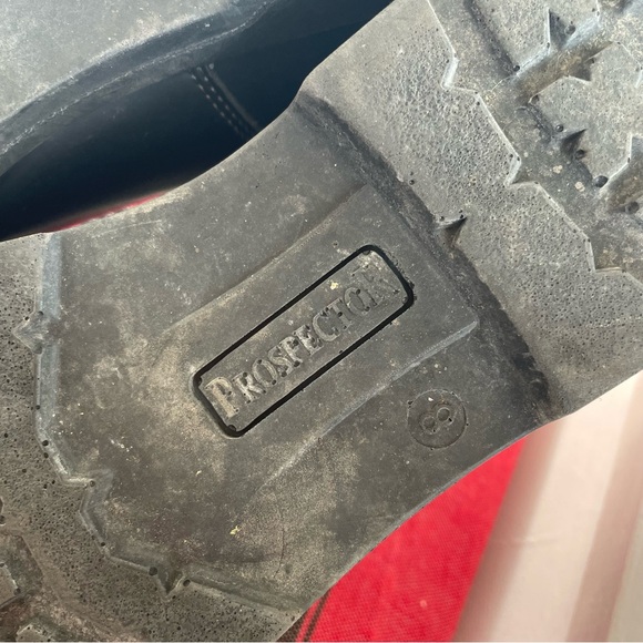 3M Thinsulate Black Leather Boots - Picture 5 of 7